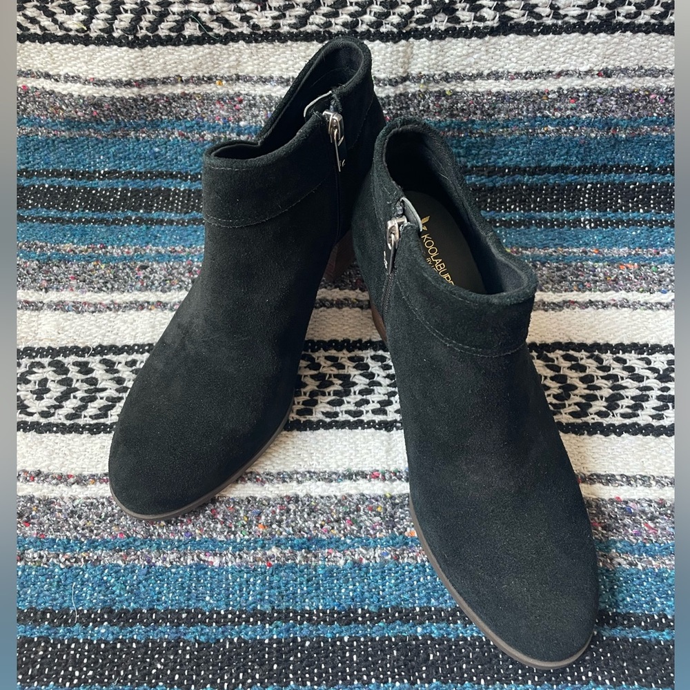 NWOT Koolaburra by UGG Women’s black suede boots. Size 8